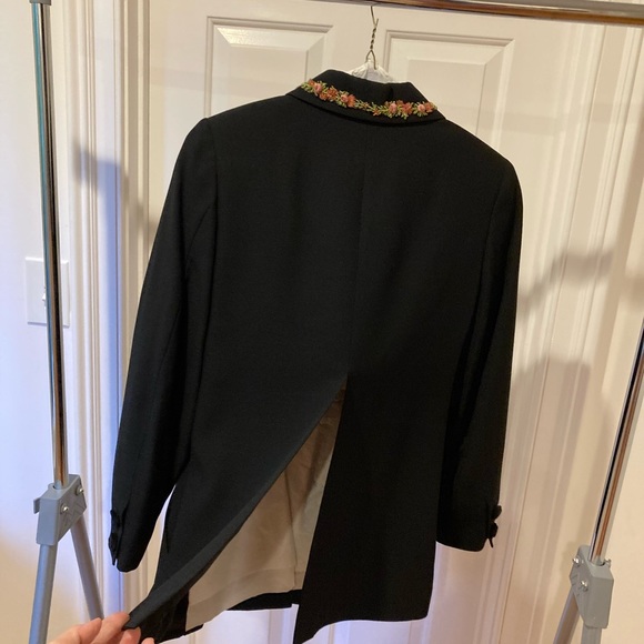 Blumarime beaded floral collar. Wool. Black. Size 6. - Picture 7 of 10